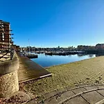 Entire Town House In Liverpool Marina